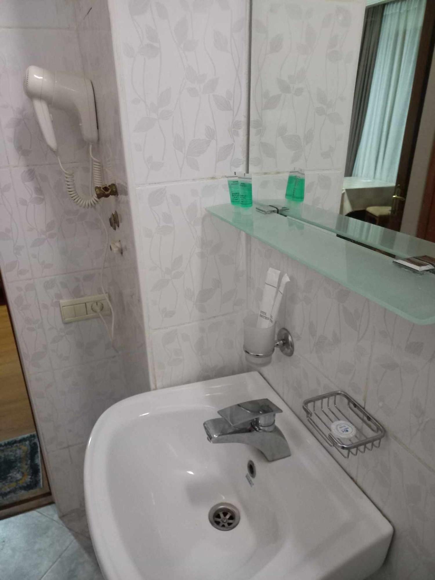 Valiko Hotel Tbilisi Ngoại thất bức ảnh